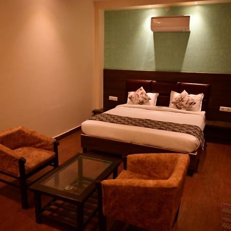 Hotel Gayatri Palace Lucknow Buitenkant foto