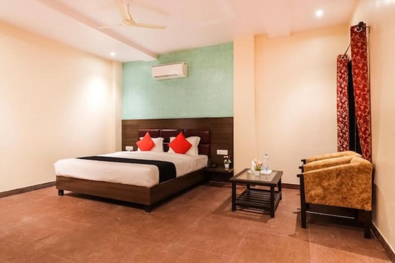 Hotel Gayatri Palace Lucknow Buitenkant foto