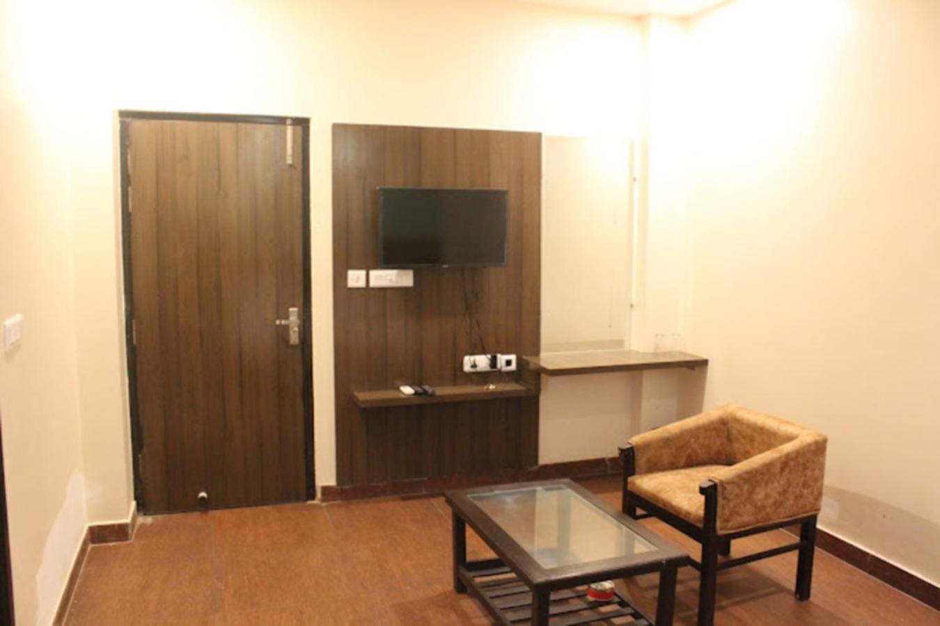 Hotel Gayatri Palace Lucknow Buitenkant foto