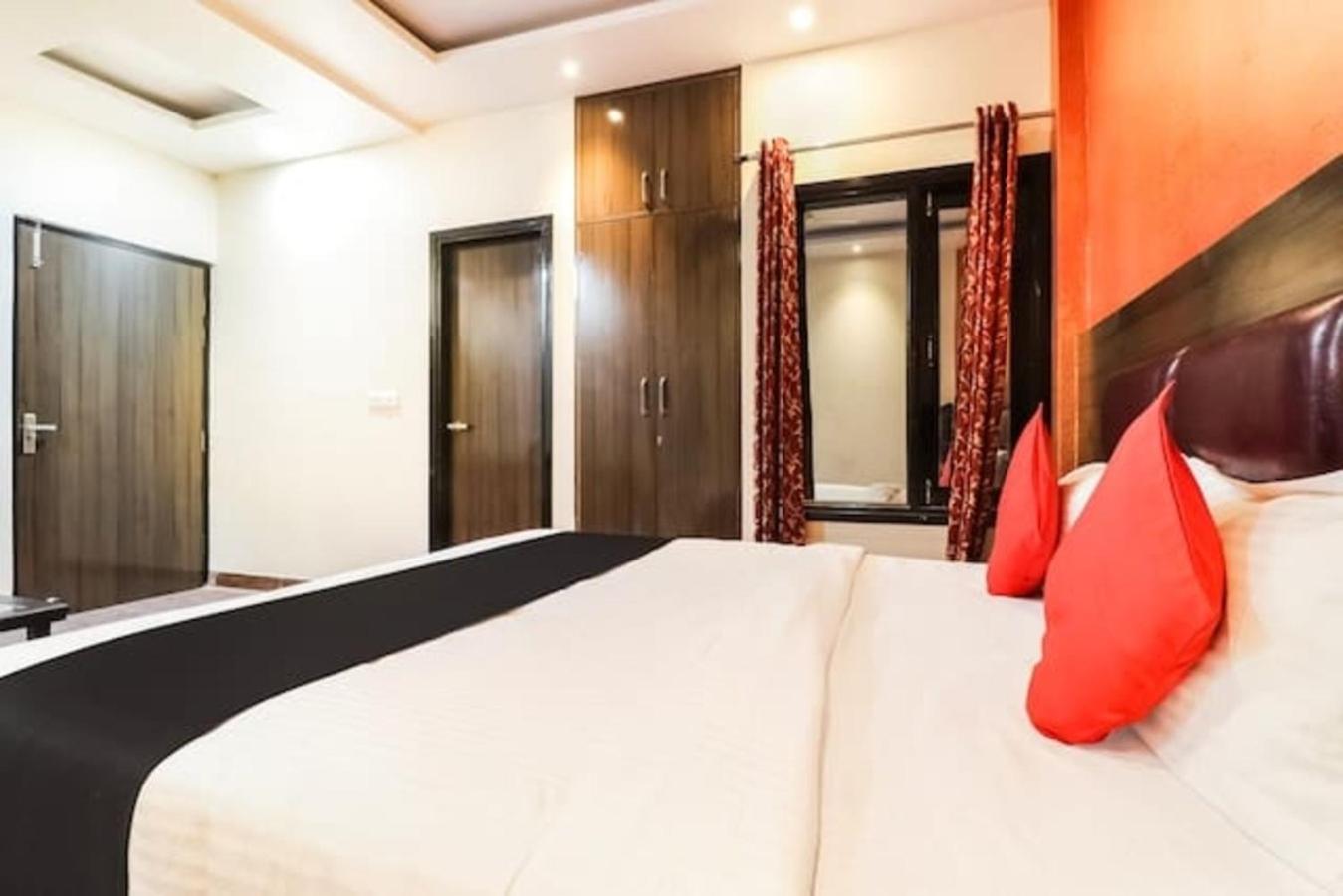 Hotel Gayatri Palace Lucknow Buitenkant foto