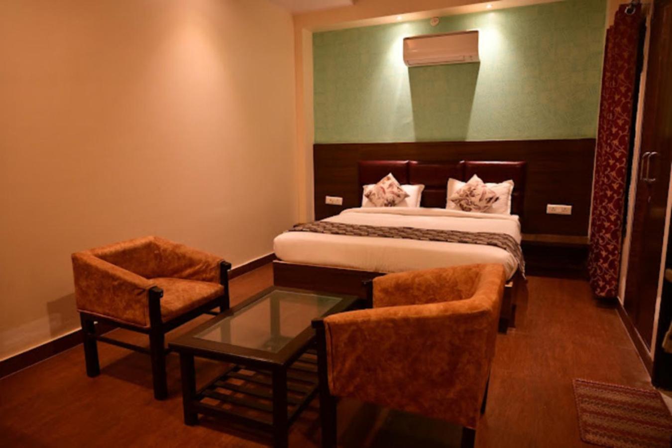 Hotel Gayatri Palace Lucknow Buitenkant foto