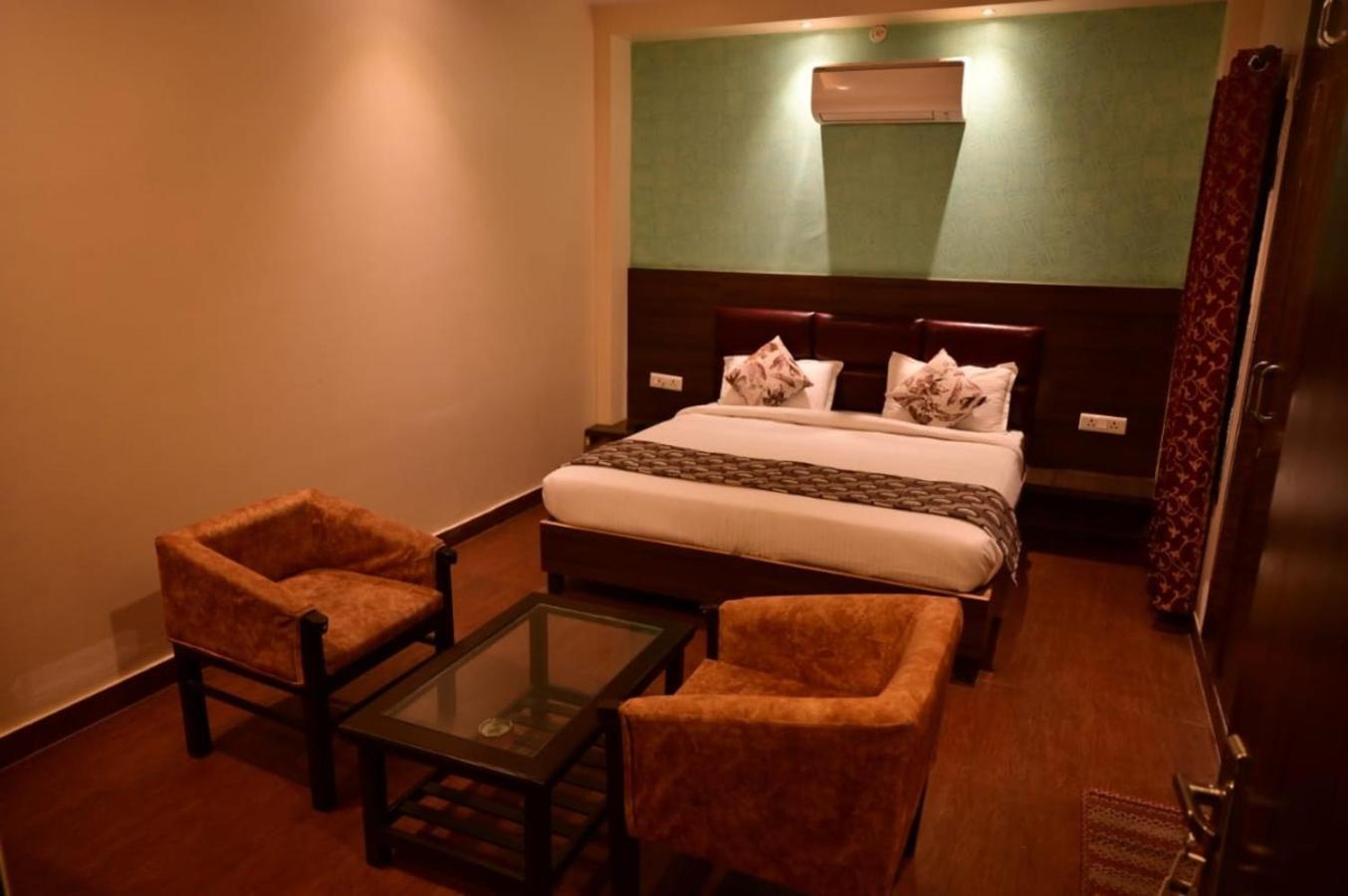 Hotel Gayatri Palace Lucknow Buitenkant foto